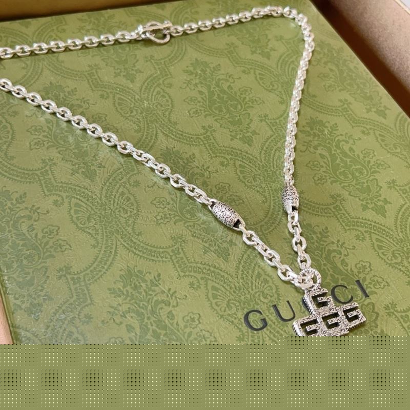 G*u*i necklaces